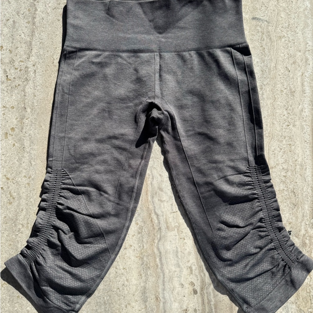 Gray Lululemon Capris🧘